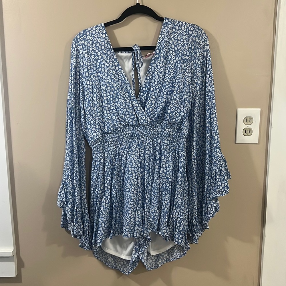 Pink lily | I Keep Hoping Ditsy Floral Romper-Blue